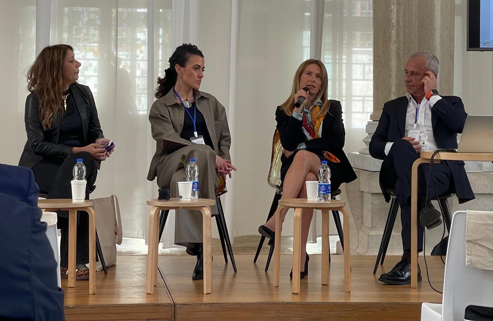Massimo Maggio al primo AXIO Forum sulla sicurezza museale con l’architetta Renata Cristina Mazzantini e altre relatrici